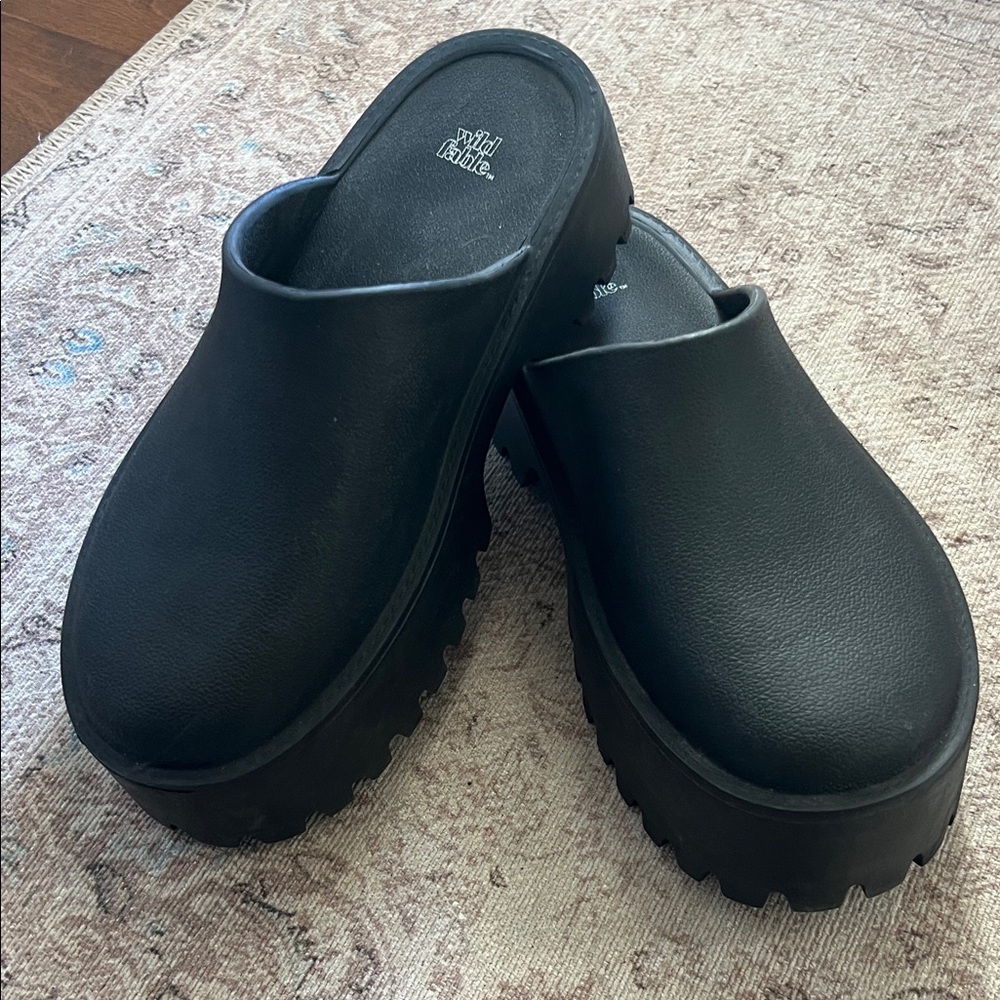 Wild Fable Black Platform Mules